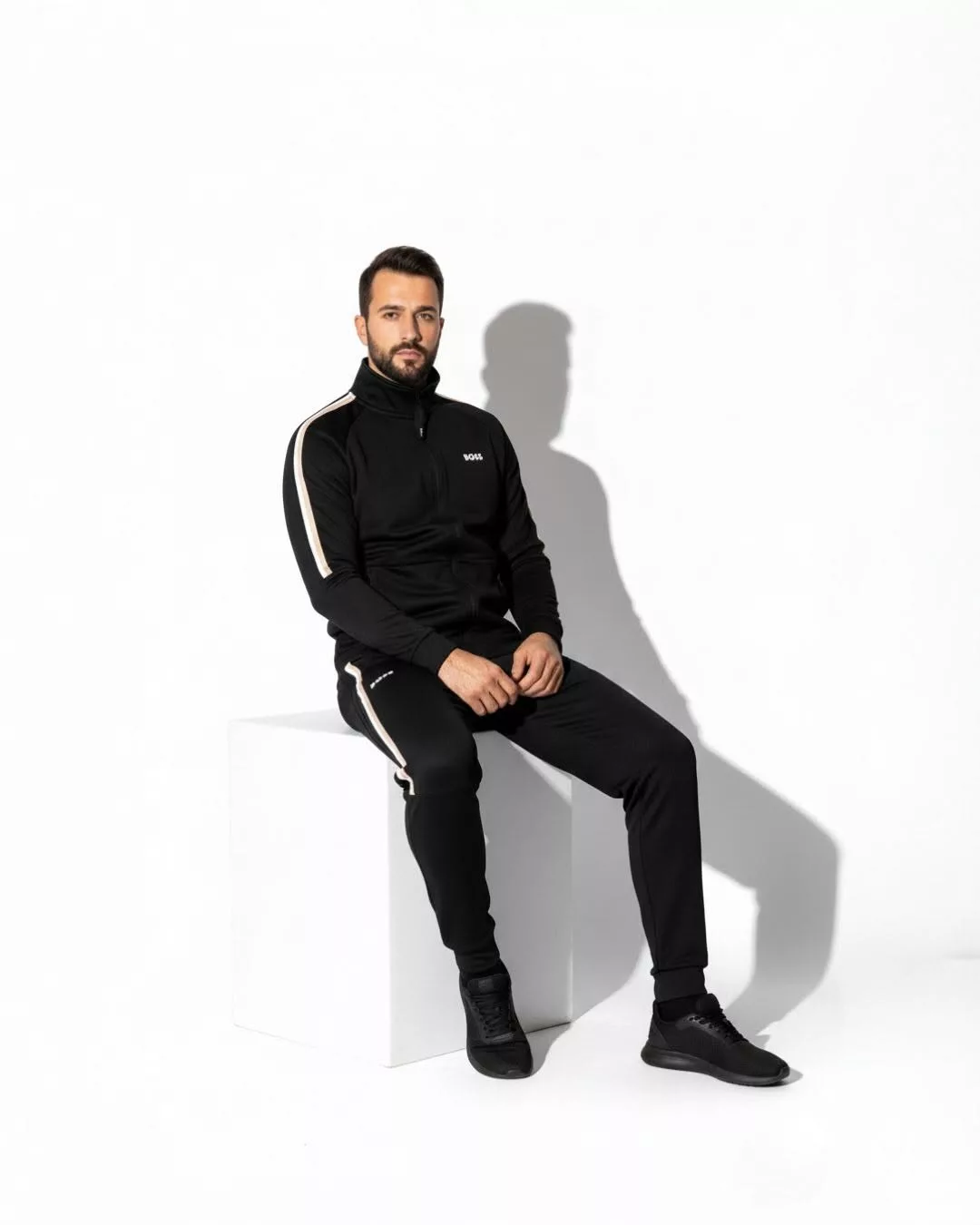 BOSS muška trenerka bez kapuljače - crna